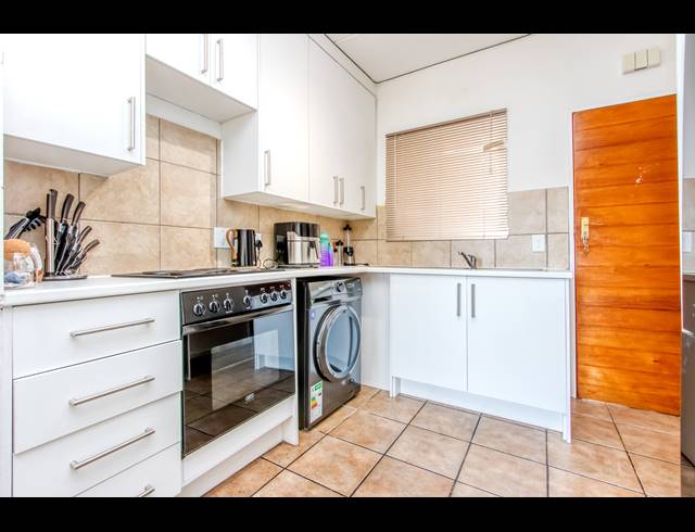 2 BEDROOM APARTMENT FOR SALE IN SUNDOWNER